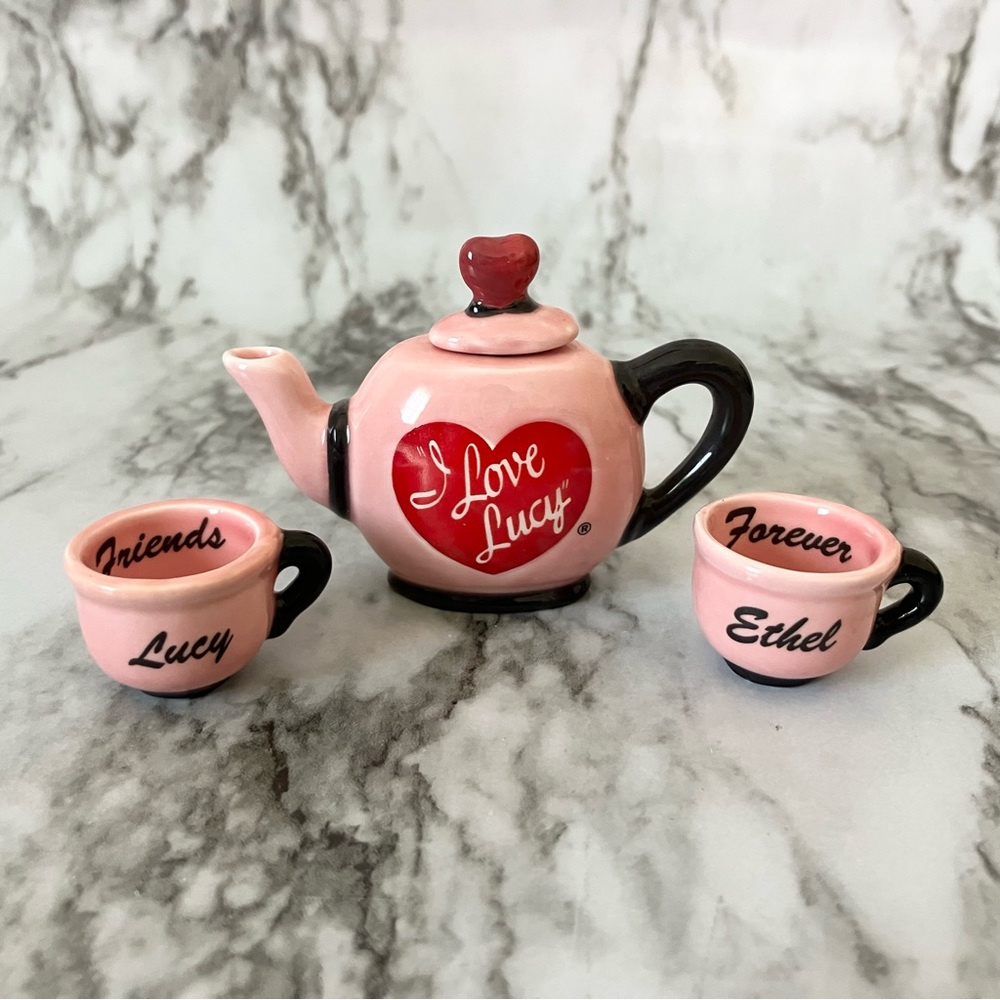 Miniature I Love Lucy tea set 💖